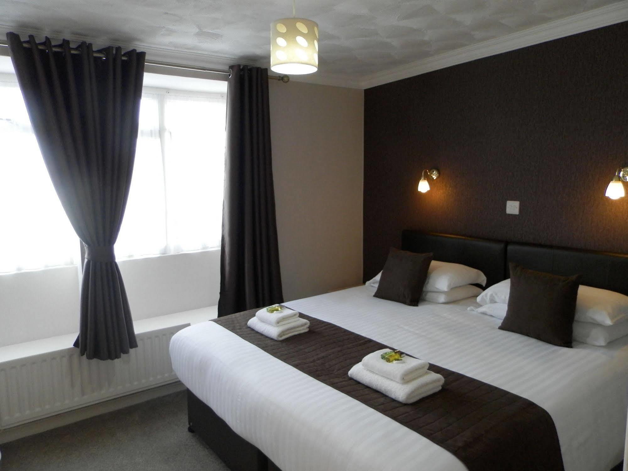 Wayside Cheer Hotel Castel Exterior foto