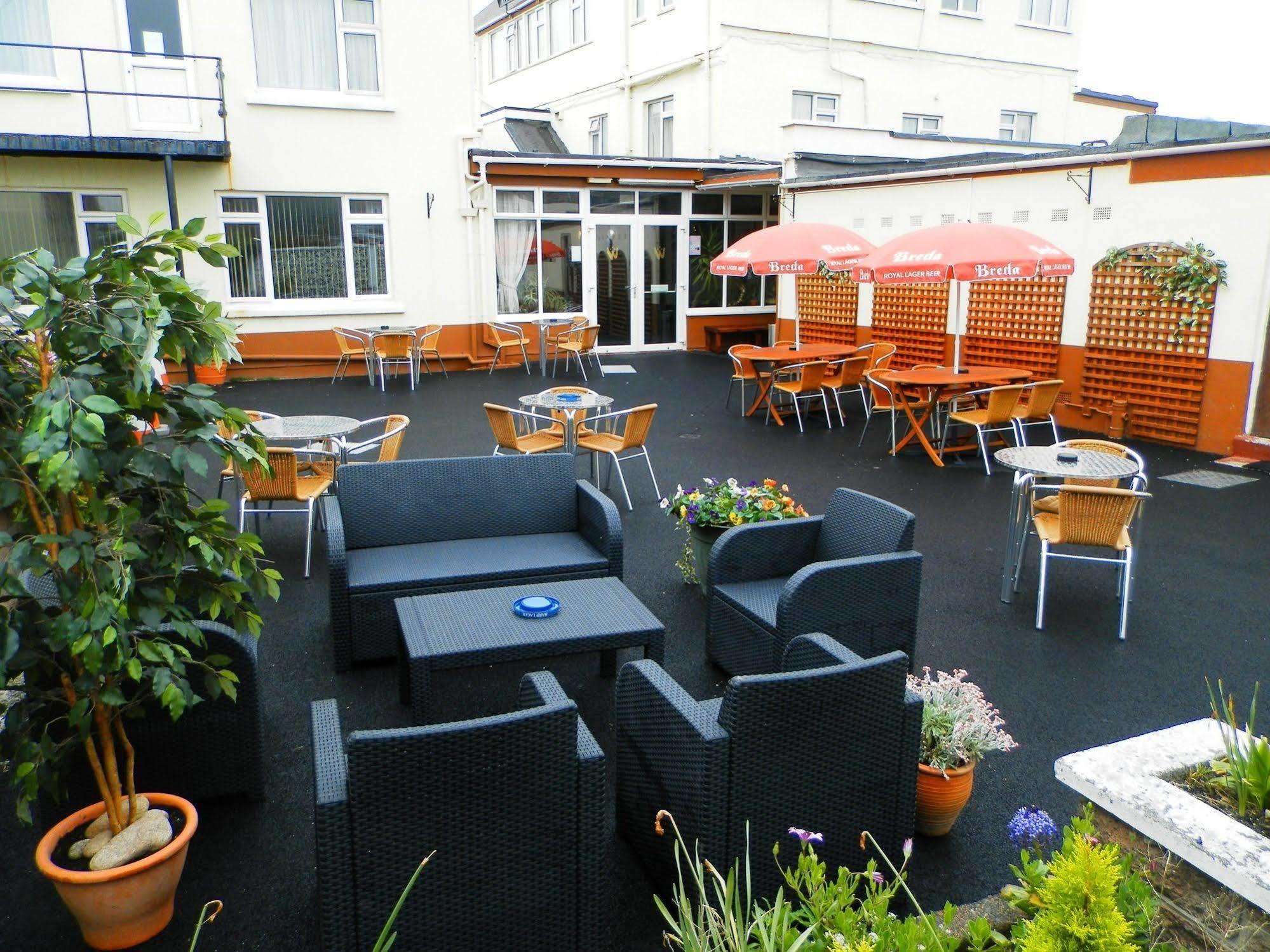 Wayside Cheer Hotel Castel Exterior foto